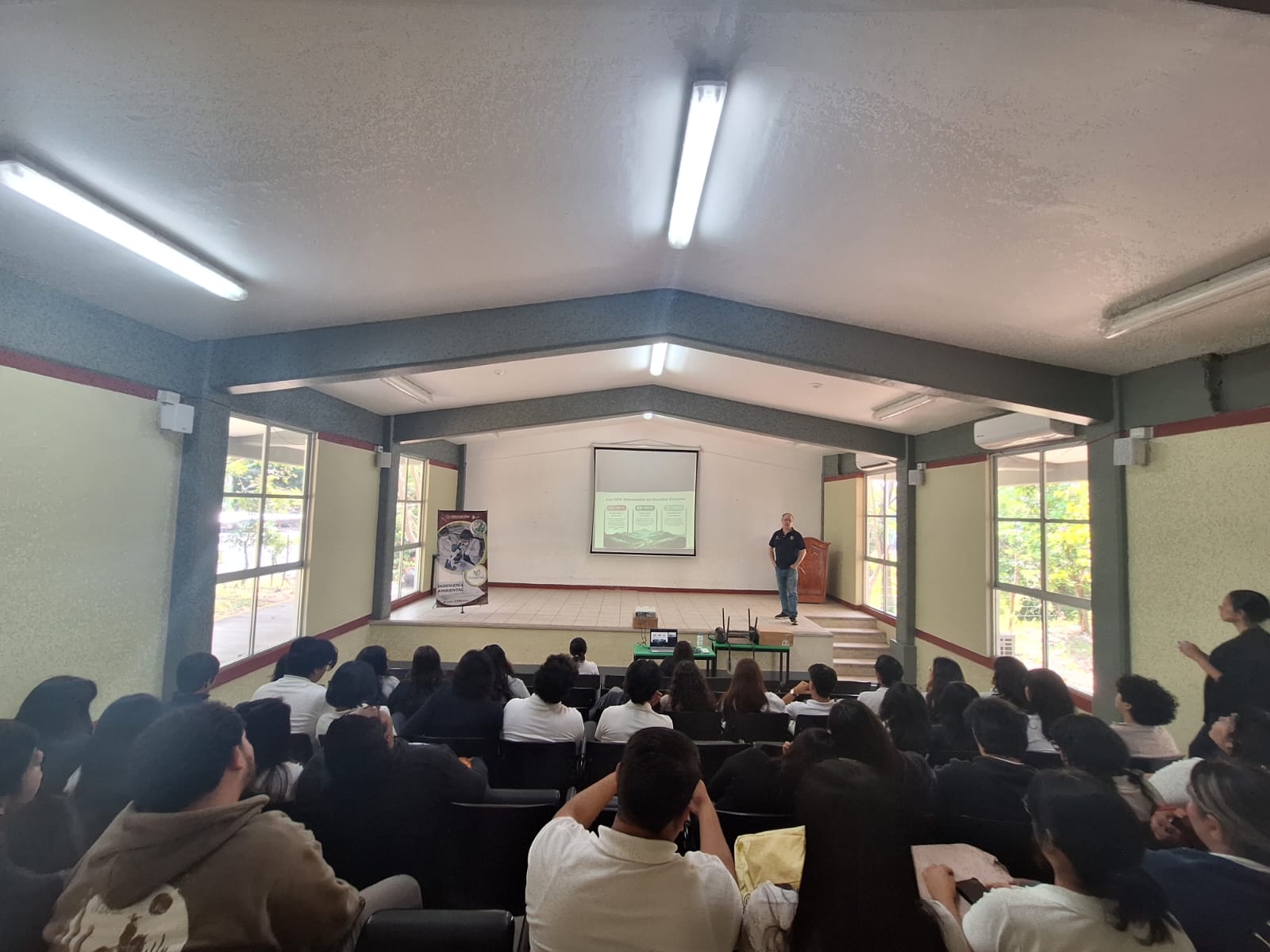 𝐃𝐨𝐜𝐞𝐧𝐭𝐞 𝐝𝐞 𝐈𝐧𝐠𝐞𝐧𝐢𝐞𝐫𝐢́𝐚 𝐀𝐦𝐛𝐢𝐞𝐧𝐭𝐚𝐥 𝐝𝐞𝐥 𝐓𝐞𝐜𝐍𝐌 𝐝𝐞 𝐒𝐚𝐧 𝐀𝐧𝐝𝐫𝐞́𝐬 𝐓𝐮𝐱𝐭𝐥𝐚 𝐨𝐟𝐫𝐞𝐜𝐞 𝐜𝐨𝐧𝐟𝐞𝐫𝐞𝐧𝐜𝐢𝐚 𝐞𝐧 𝐞𝐥 𝐂𝐄𝐓𝐢𝐬 𝟏𝟏𝟎