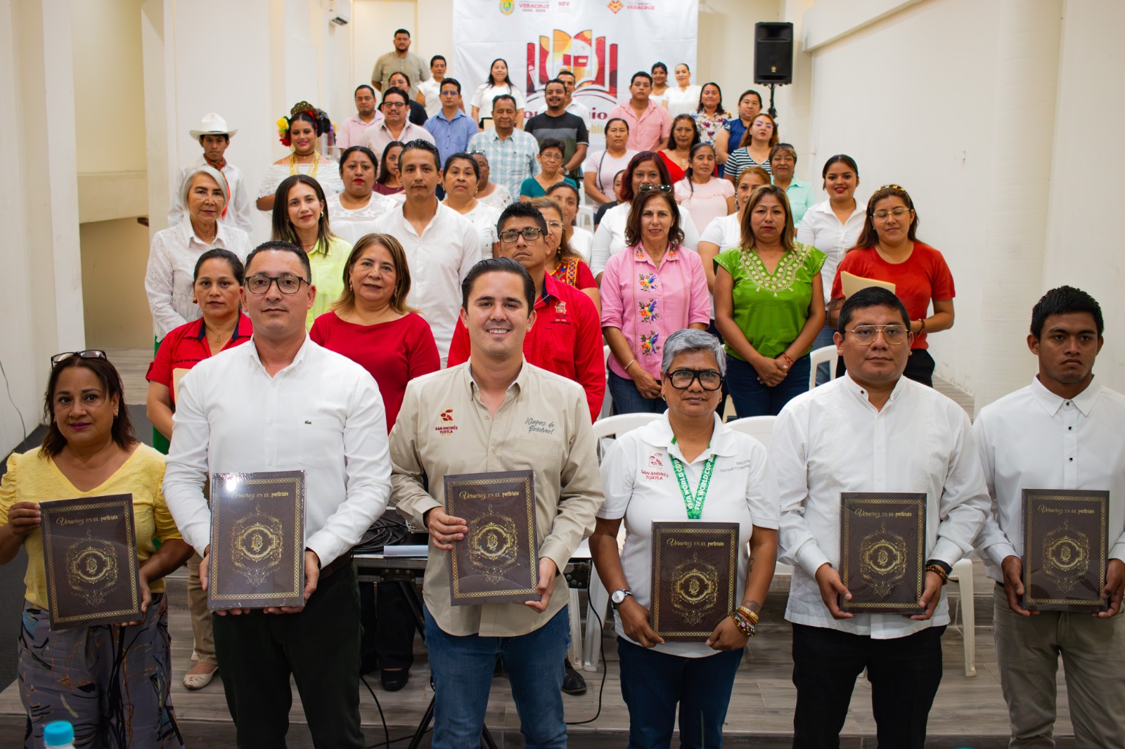 Inauguran primer foro regional “Por amor a las bibliotecas” en San Andrés Tuxtla