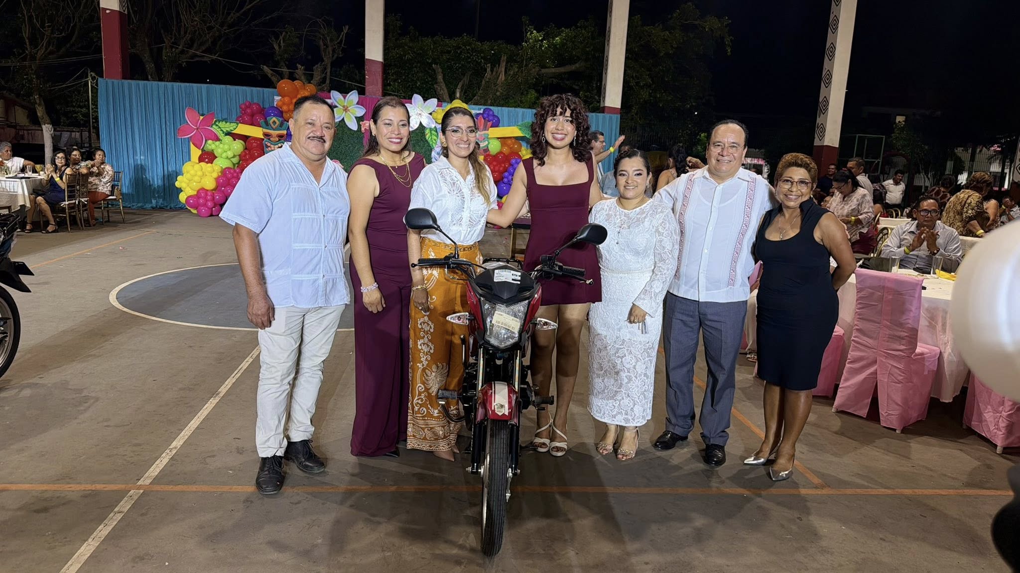 Reconoce alcaldesa Samantha Sánchez labor de maestros de Ángel R. Cabada