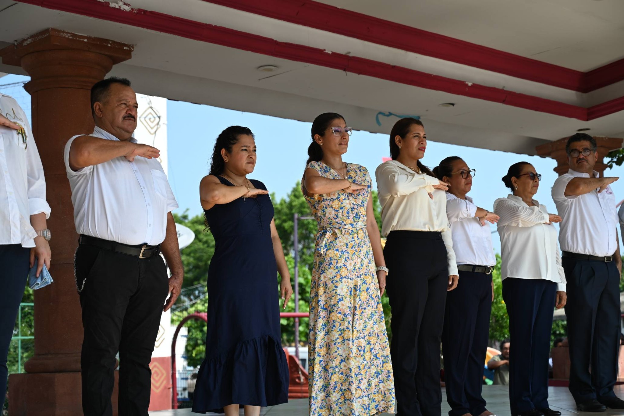 Realizan tradicionales honores a la bandera en Ángel R. Cabada