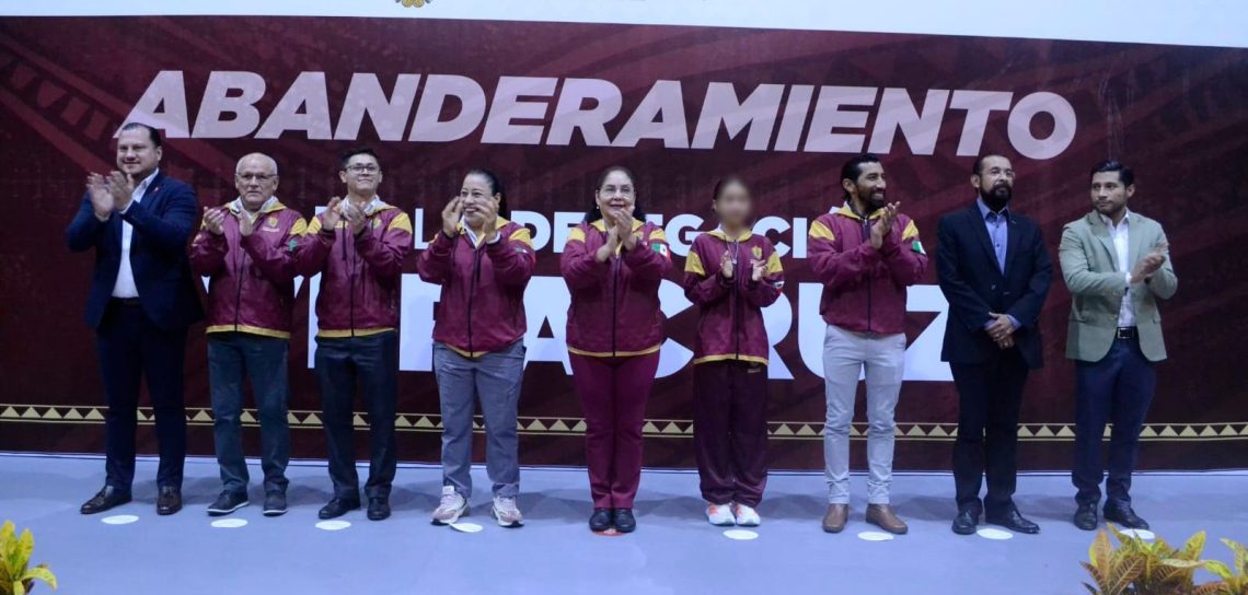 Abandera SEV a delegación veracruzana que participará en competencias escolares