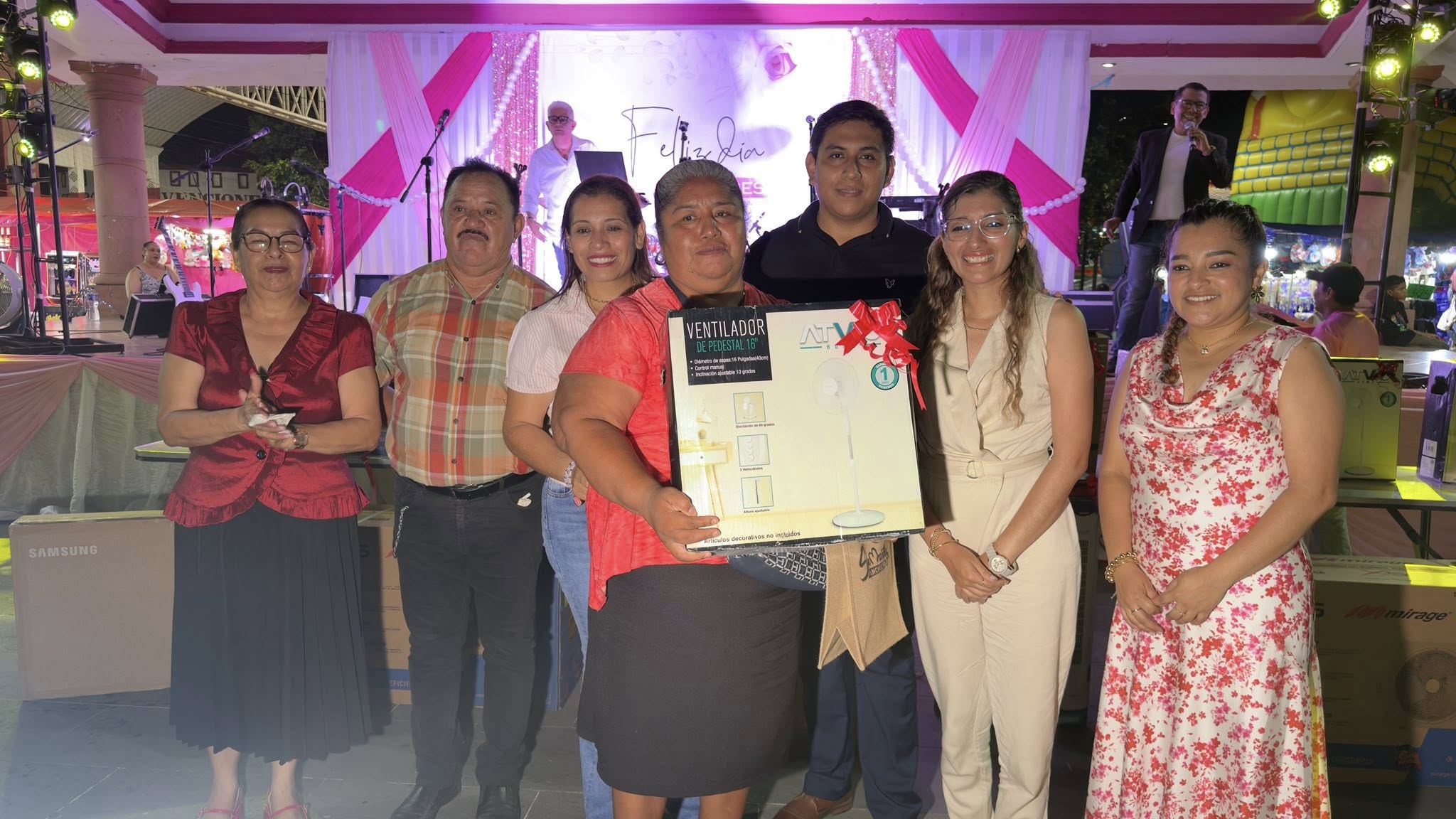Ayuntamiento festejó a mamás cabadenses
