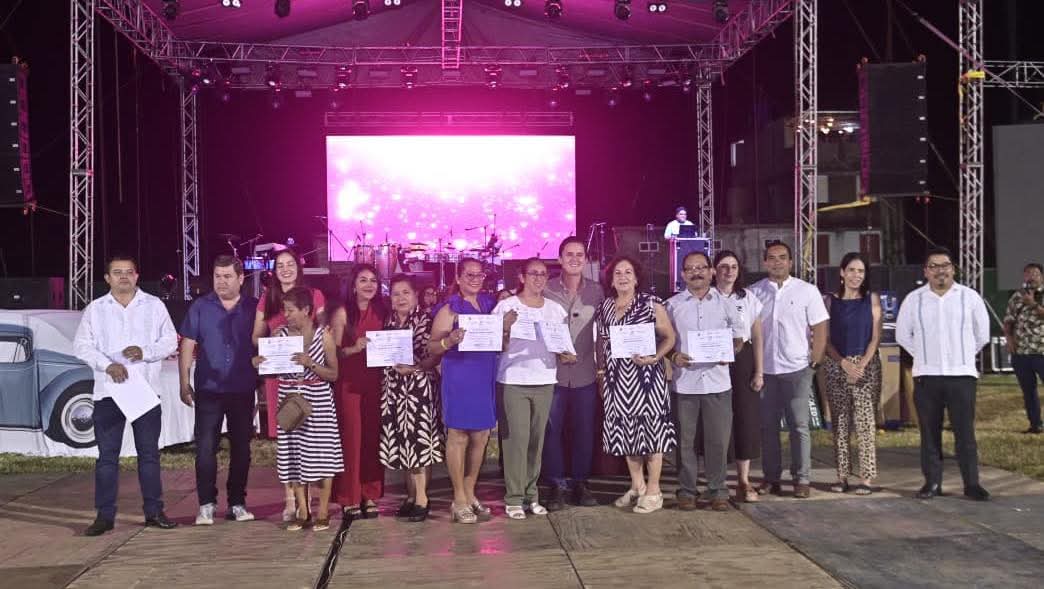 ¡De 10! Celebración por el «Día del Maestro» en San Andrés Tuxtla 