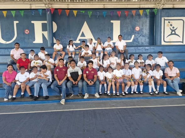 𝐑𝐞𝐚𝐥𝐢𝐳𝐚𝐧 𝐞𝐬𝐭𝐮𝐝𝐢𝐚𝐧𝐭𝐞𝐬 𝐝𝐞 𝐌𝐞𝐜𝐚𝐭𝐫𝐨́𝐧𝐢𝐜𝐚 𝐝𝐞𝐥 𝐓𝐞𝐜𝐧𝐨𝐥𝐨́𝐠𝐢𝐜𝐨 𝐝𝐞 𝐒𝐚𝐧 𝐀𝐧𝐝𝐫𝐞́𝐬 𝐓𝐮𝐱𝐭𝐥𝐚 𝐝𝐞𝐦𝐨𝐬𝐭𝐫𝐚𝐜𝐢𝐨́𝐧 𝐝𝐞 𝐩𝐫𝐨𝐭𝐨𝐭𝐢𝐩𝐨𝐬 𝐞𝐧 𝐄𝐬𝐜𝐮𝐞𝐥𝐚 𝐏𝐫𝐢𝐦𝐚𝐫𝐢𝐚 𝐈𝐧𝐬𝐭𝐢𝐭𝐮𝐭𝐨 𝐂𝐮𝐥𝐭𝐮𝐫𝐚𝐥 𝐝𝐞 𝐋𝐨𝐬 𝐓𝐮𝐱𝐭𝐥𝐚𝐬