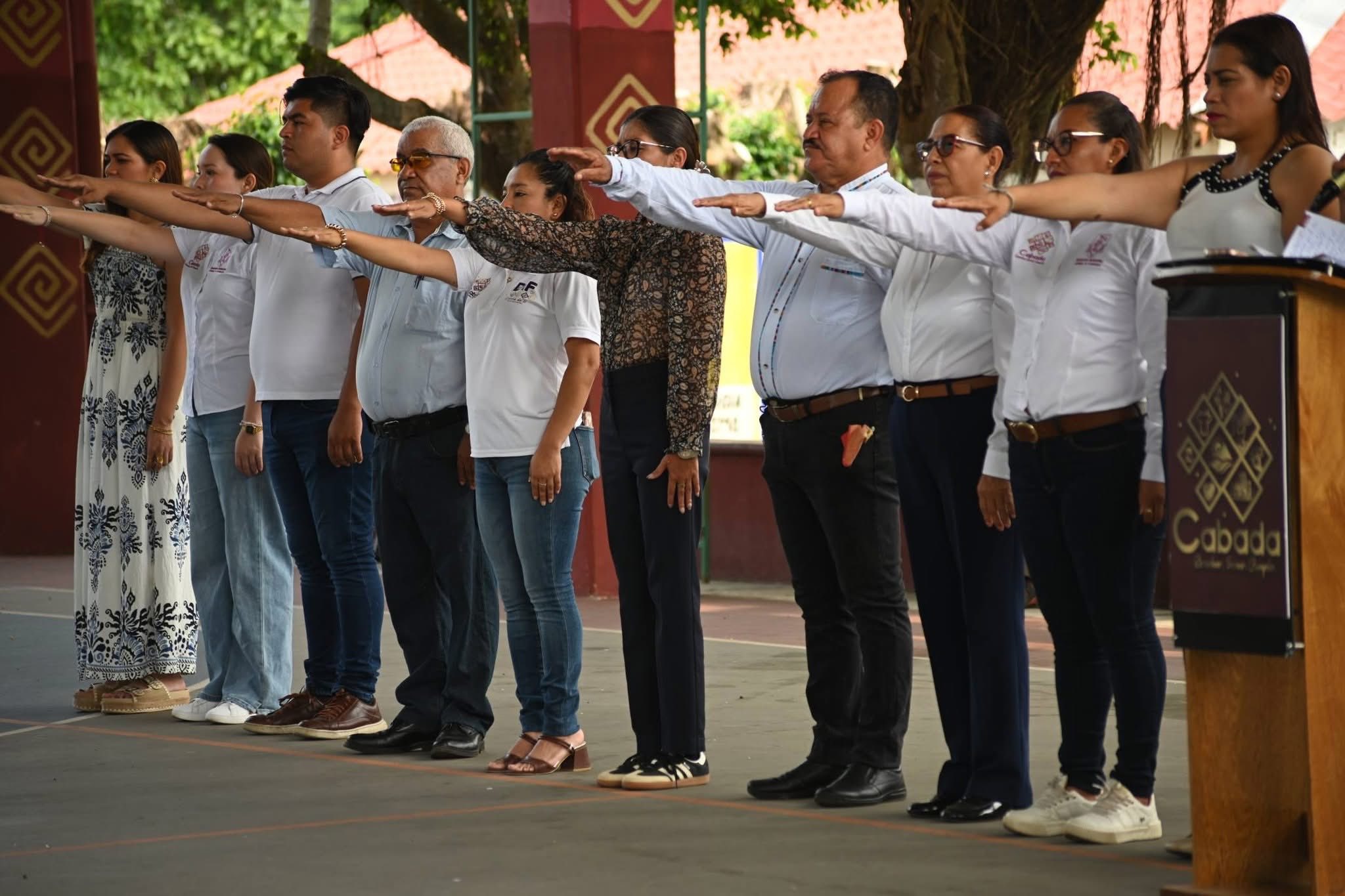 Lunes de honores a la bandera en Ángel R. Cabada