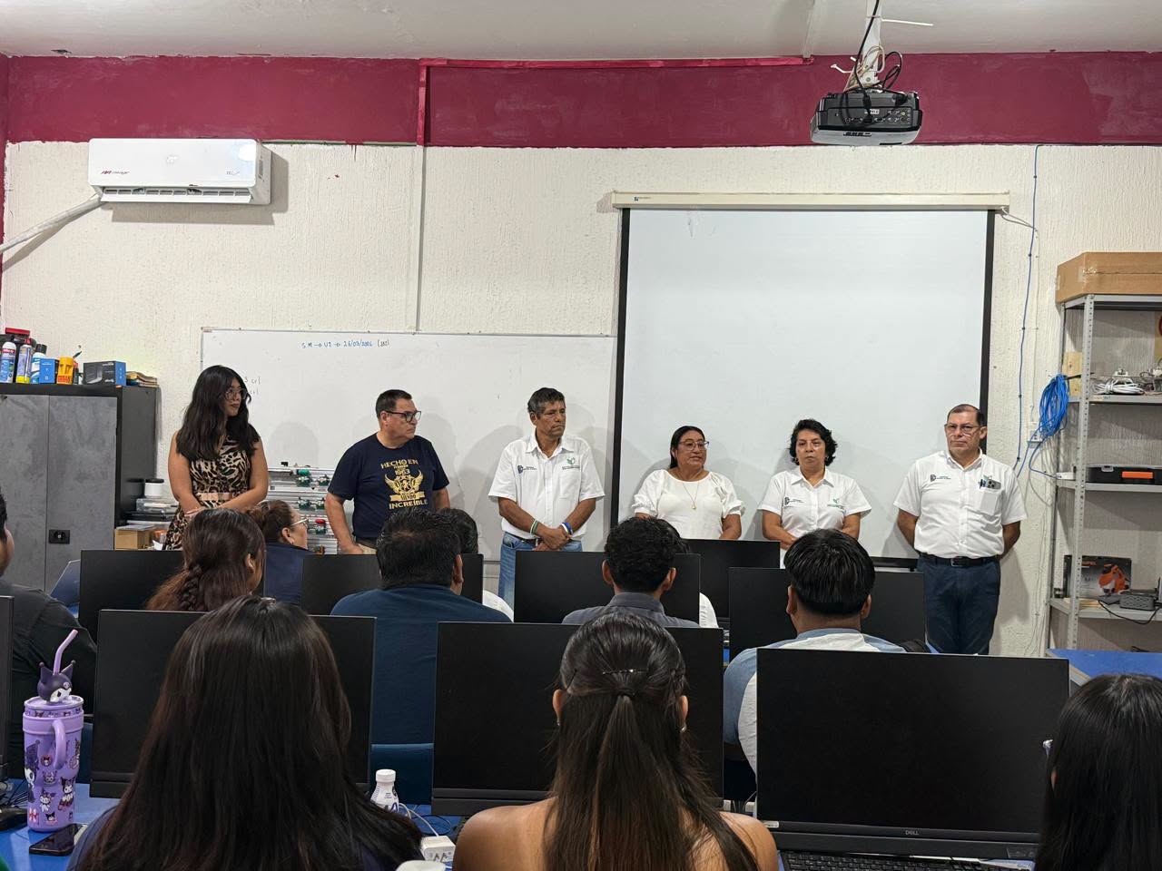 𝐄𝐧 𝐞𝐥 𝐈𝐓𝐒 𝐝𝐞 𝐒𝐚𝐧 𝐀𝐧𝐝𝐫𝐞́𝐬 𝐓𝐮𝐱𝐭𝐥𝐚 𝐞𝐬𝐭𝐮𝐝𝐢𝐚𝐧𝐭𝐞𝐬 𝐝𝐞 𝐈𝐧𝐠𝐞𝐧𝐢𝐞𝐫𝐢́𝐚 𝐈𝐧𝐝𝐮𝐬𝐭𝐫𝐢𝐚𝐥 𝐲 𝐒𝐢𝐬𝐭𝐞𝐦𝐚𝐬 𝐂𝐨𝐦𝐩𝐮𝐭𝐚𝐜𝐢𝐨𝐧𝐚𝐥𝐞𝐬 𝐩𝐚𝐫𝐭𝐢𝐜𝐢𝐩𝐚𝐧 𝐞𝐧 “𝐂𝐨𝐧𝐜𝐮𝐫𝐬𝐨 𝐝𝐞 𝐒𝐢𝐦𝐮𝐥𝐚𝐜𝐢𝐨́𝐧 𝟐𝟎𝟐𝟔”