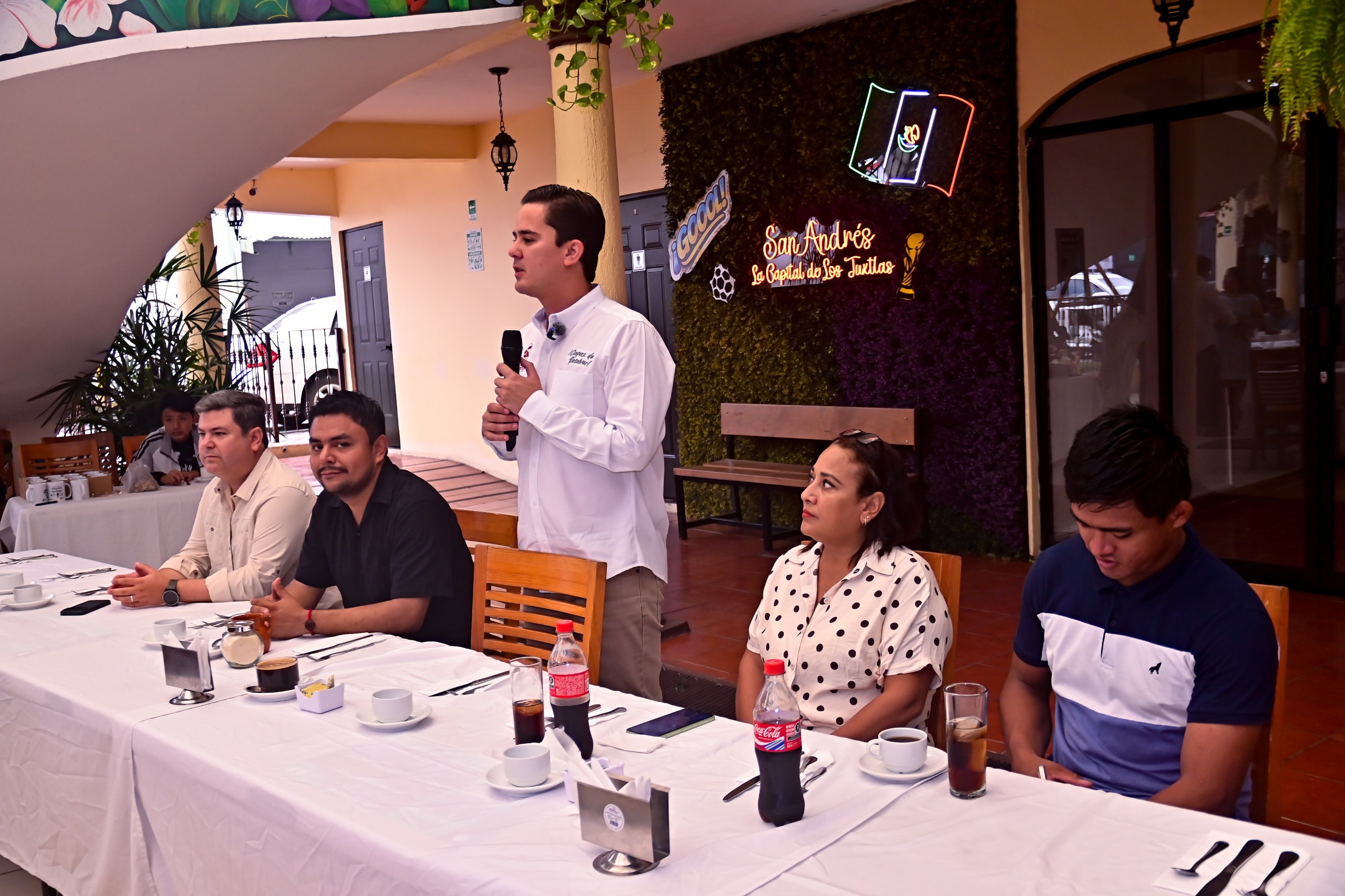 Medios de comunicación pilares de un buen gobierno: Rafa Fararoni 