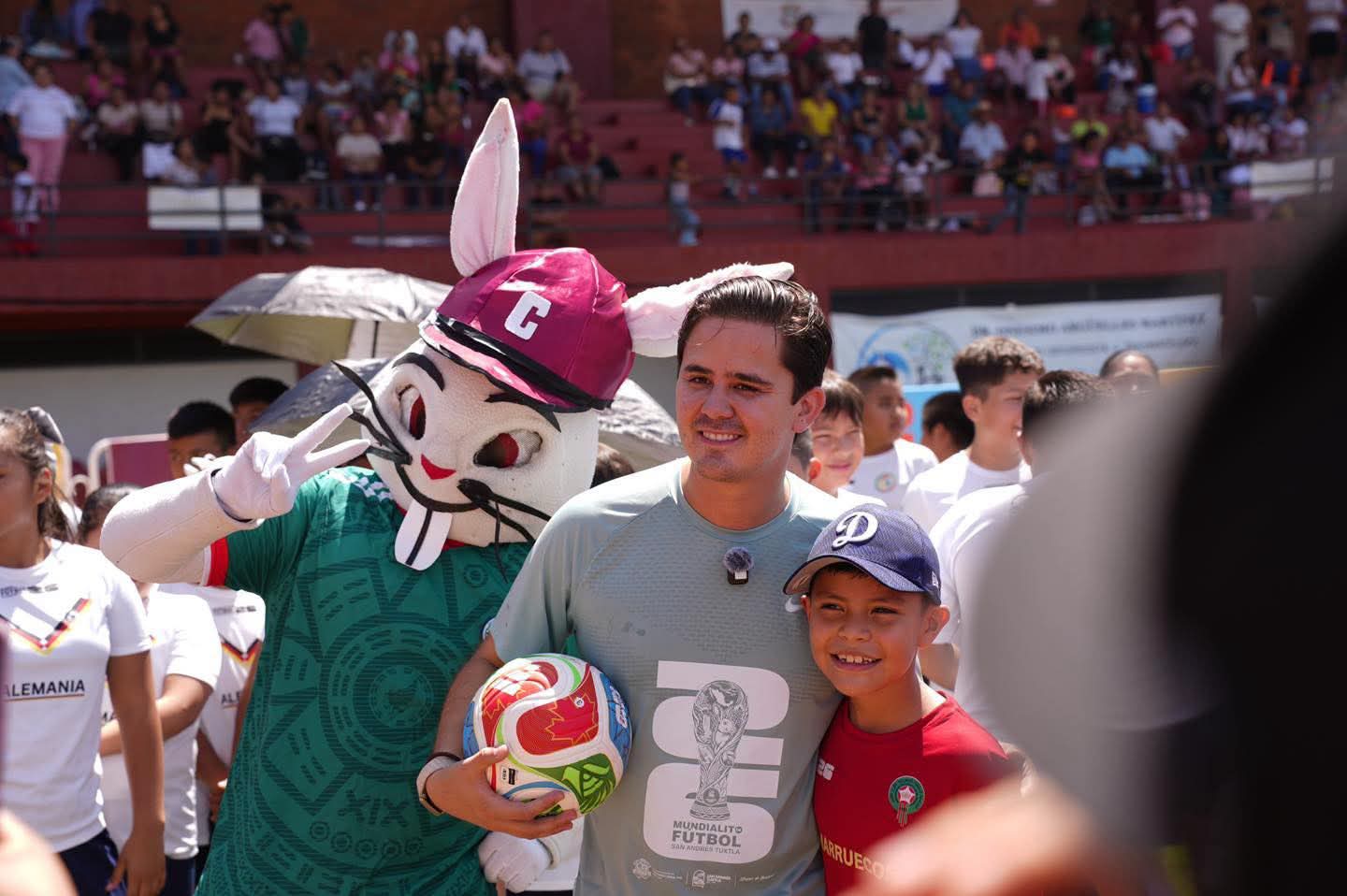 Inaugura Rafa Fararoni el Mundialito 2026 en San Andrés Tuxtla