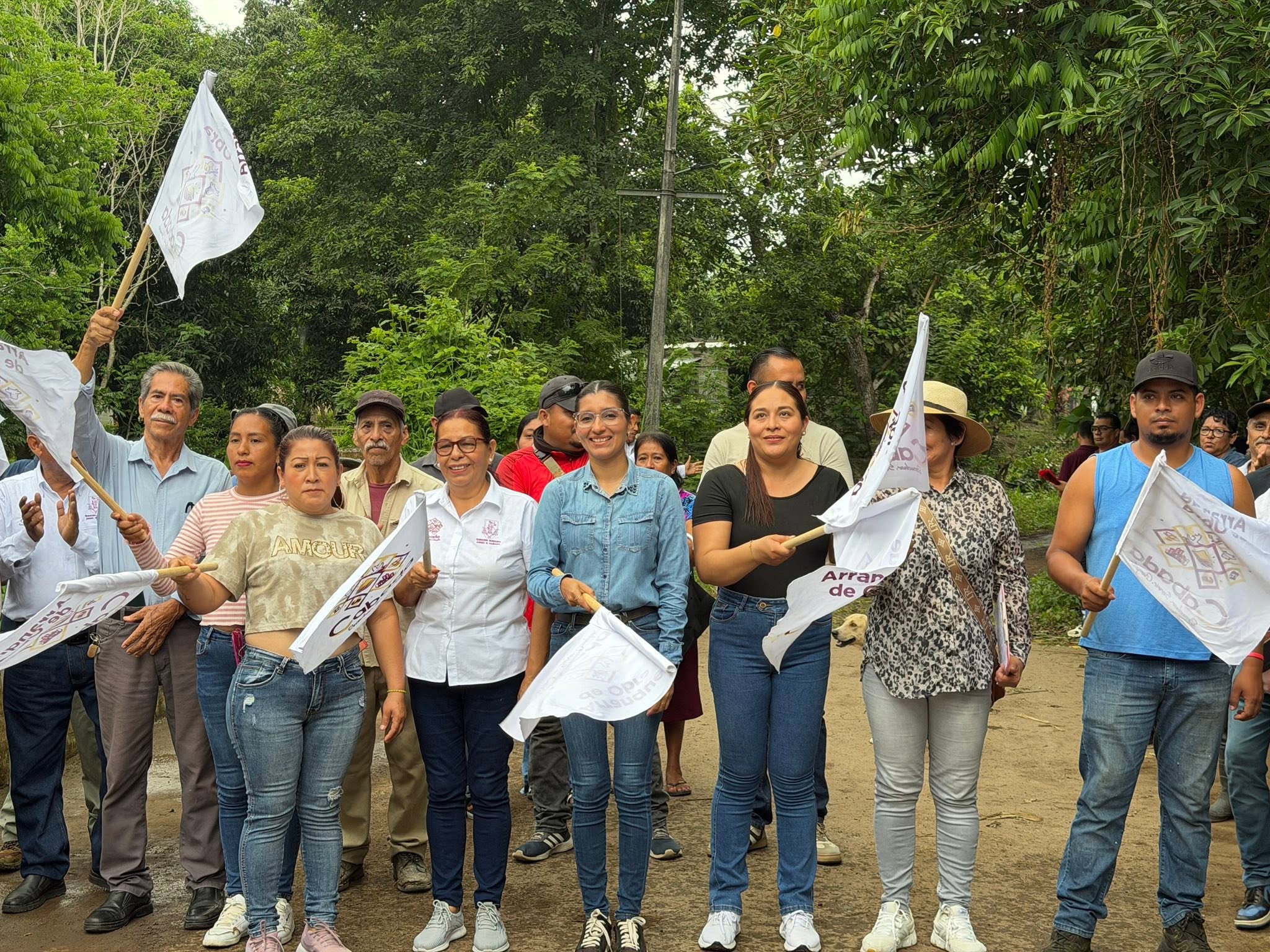 Da Samantha Sánchez banderazo de obras en localidad de en Saltillo Caracolar