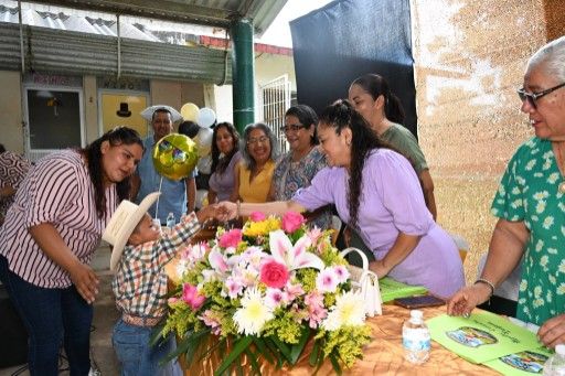 Presidenta del DIF Municipal madrina de preescolar de la generación 2023-2026