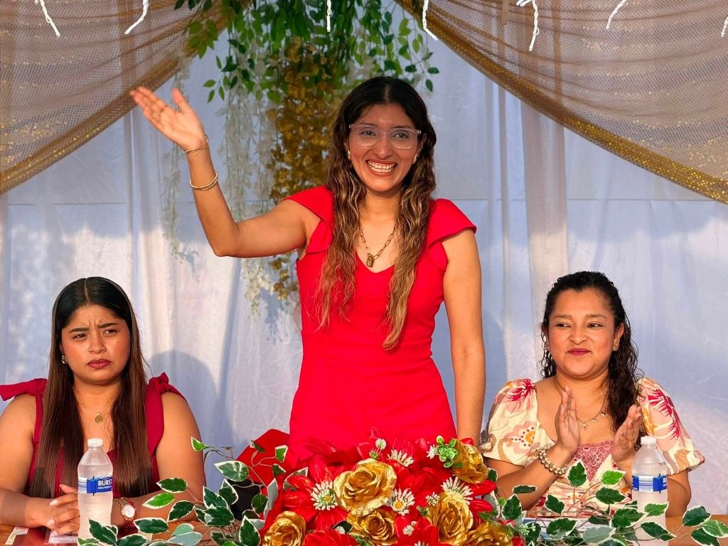 Samantha Sánchez acompaño a los egresados de la escuela primaria Miguel Hidalgo de la loc. Saltillo Caracolar