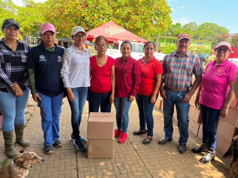 Continúa Gobierno de Ángel R.&nbsp; Cabada y DIF Municipal entregando paquetes alimentarios