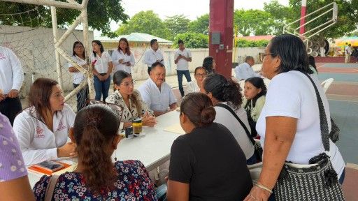 Samantha Sánchez atendió y escucho las necesidades de la ciudadanía en la plaza pública