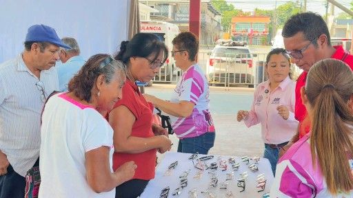 Son beneficiados 200 cabadenses con lentes para su bienestar visual