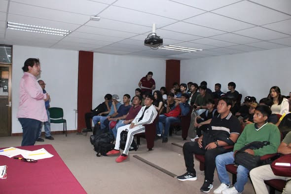 Estudiantes del TecNM San Andrés Tuxtla participan en plática informativa «Campamentos de Verano 2027»