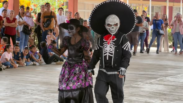 Ángel R. Cabada preserva sus tradiciones y el amor por las costumbres mexicanas